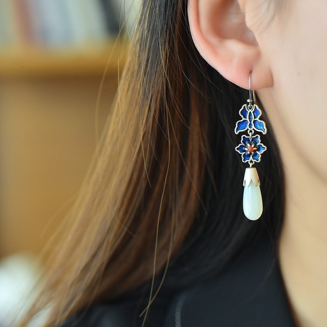A Pair of Exquisite Sterling Silver-Gold Plated Inlaid White Jade Enamel Earrings: A Pair of Exquisite Sterling Silver-Gold Plated Inlaid White Jade Enamel Earrings,Size:7mmx18mm 一对纯银镀金镶白玉珐琅耳环