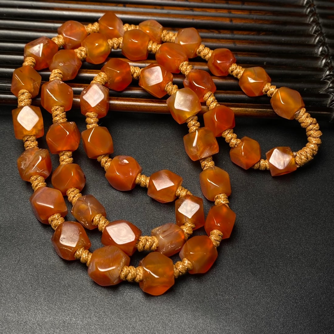 A Precious Agate Necklace - 2
