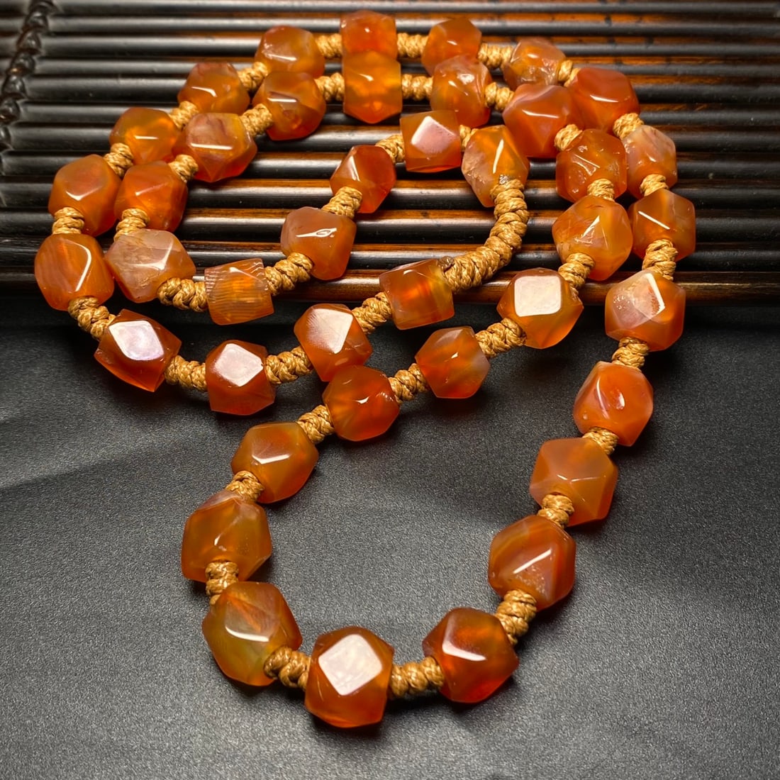 A Precious Agate Necklace - 4