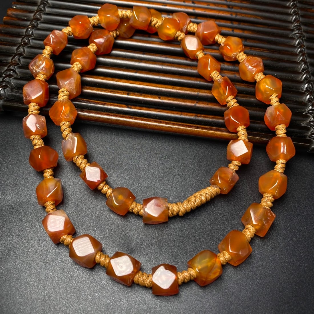 A Precious Agate Necklace - 6