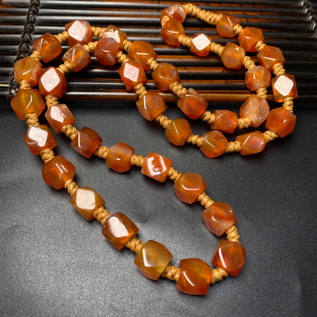 A Precious Agate Necklace - 7