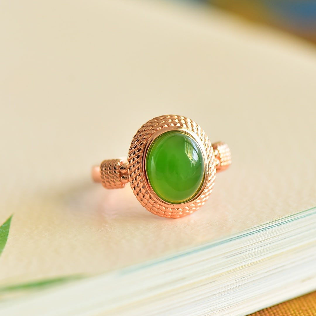 An Exquisite Sterling Silver-Gold Plated Inlaid Jasper Ring: An Exquisite Sterling Silver-Gold Plated Inlaid Jasper Ring 纯银镀金镶碧玉戒指