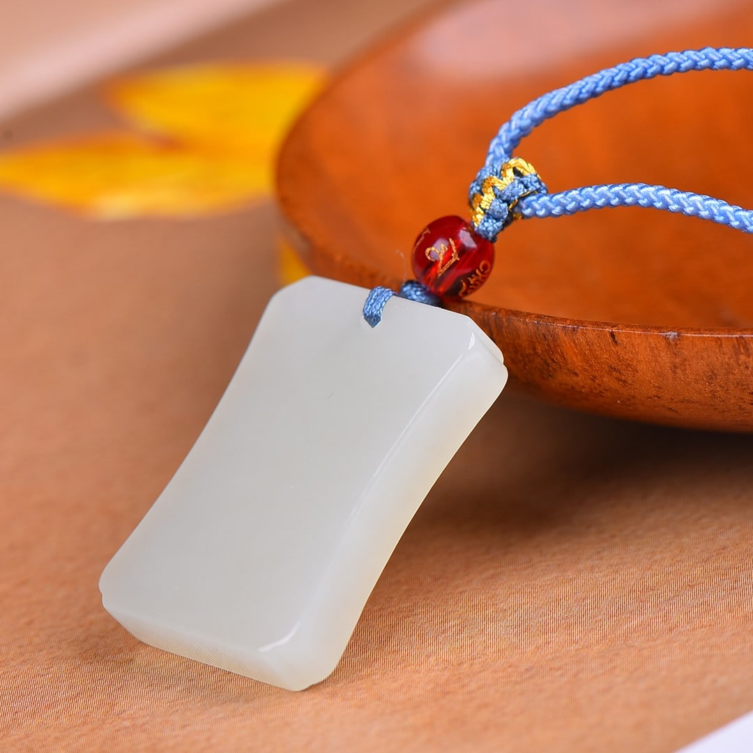 An Exquisite White Jade Pendant: An Exquisite White Jade Pendant,Size:20mmx30mm 白玉挂件