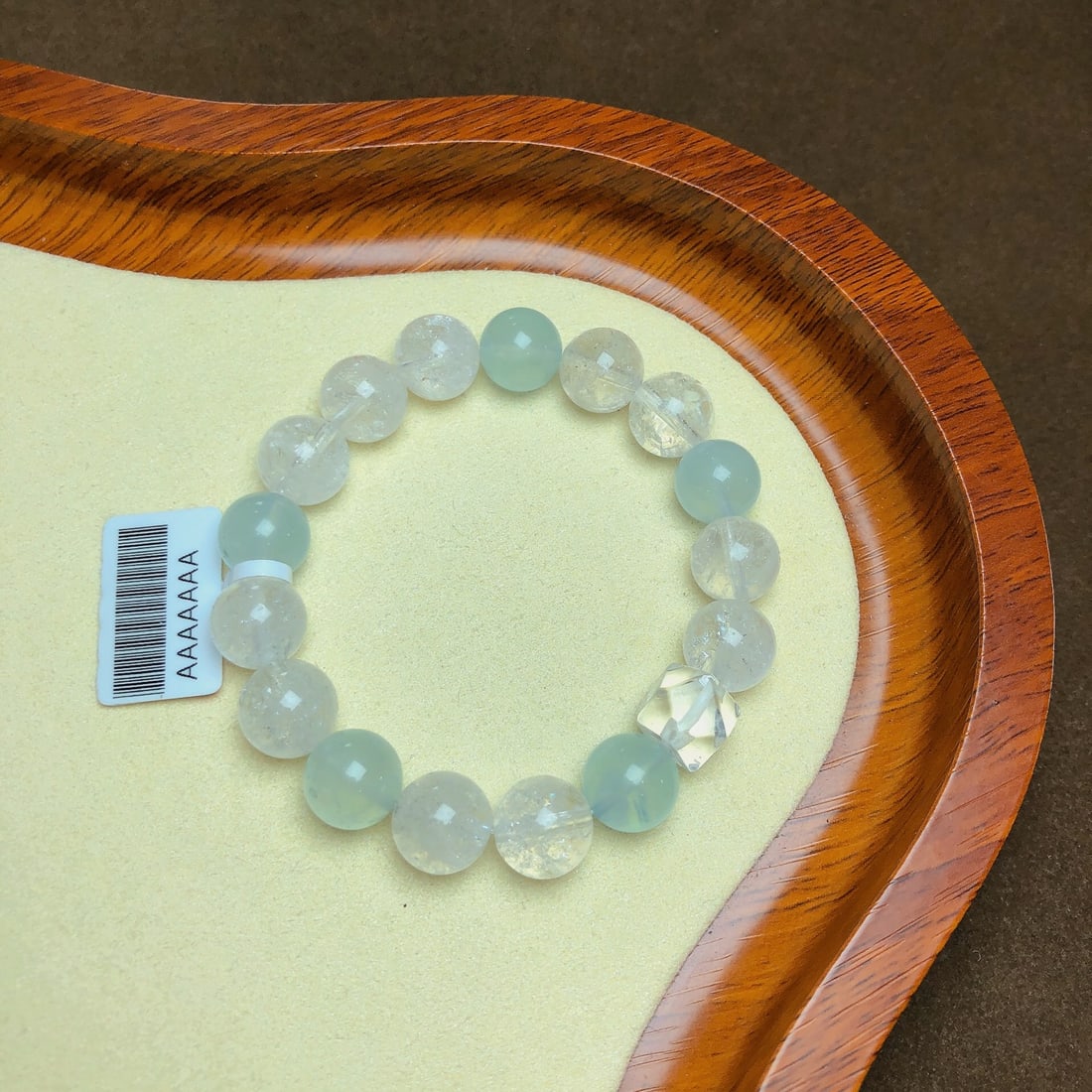 An Exquisite Crystal Bracelet: An Exquisite Crystal Bracelet,Size:11.4mm,12.5mm,Weight:33.8g 水晶手串