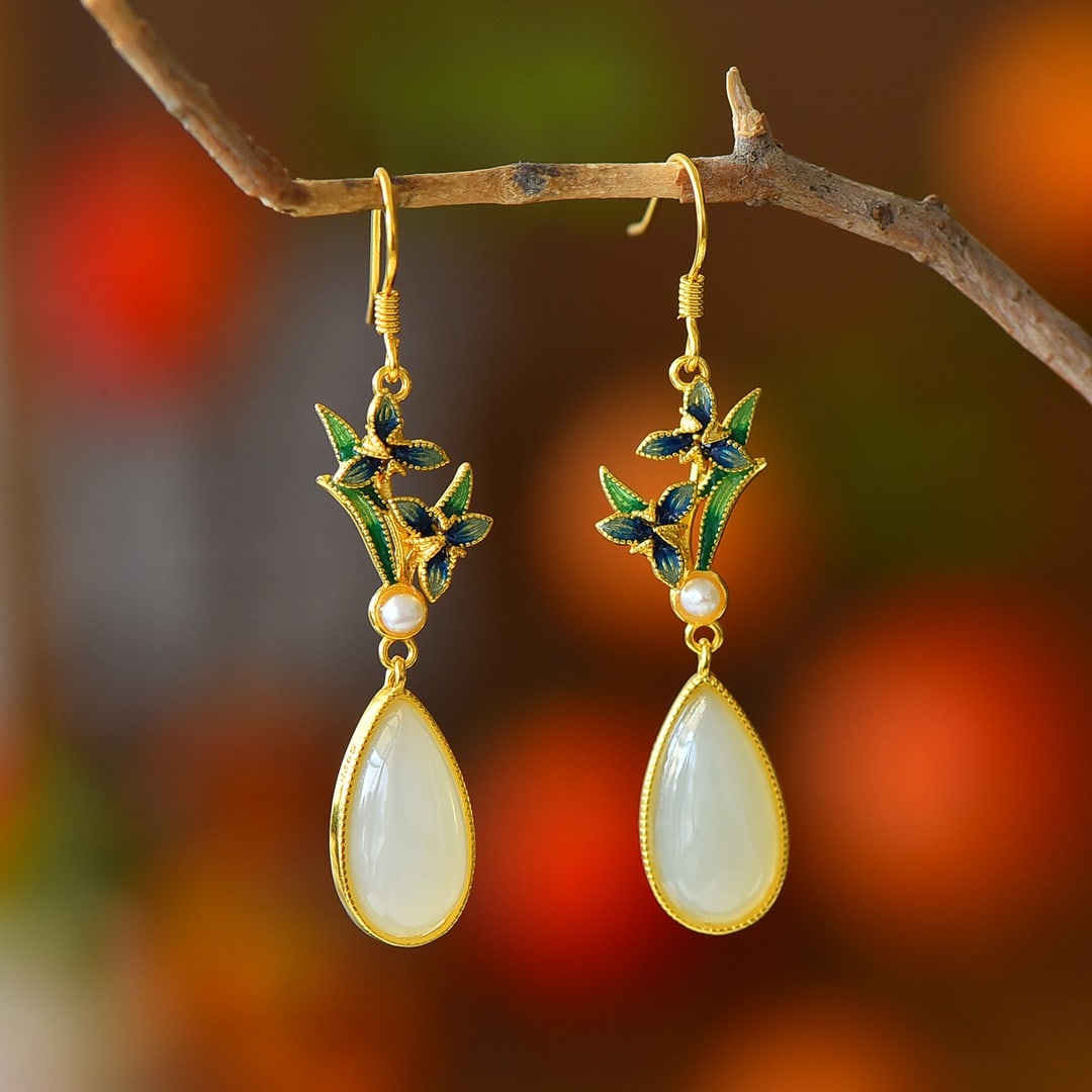 A Pair of Exquisite Sterling Silver-Gold Plated Inlaid White Jade Enamel Earrings: A Pair of Exquisite Sterling Silver-Gold Plated Inlaid White Jade Enamel Earrings,Size:8mmx14mm 一对纯银镀金镶白玉珐琅耳环
