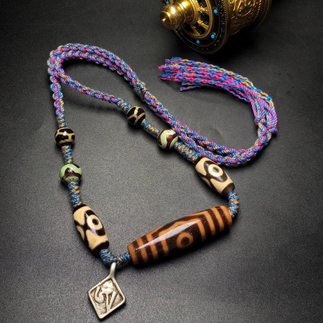 An Exquisite Dzi Bead Pendant: An Exquisite Dzi Bead Pendant,Size:50mmx14mm 天珠挂件