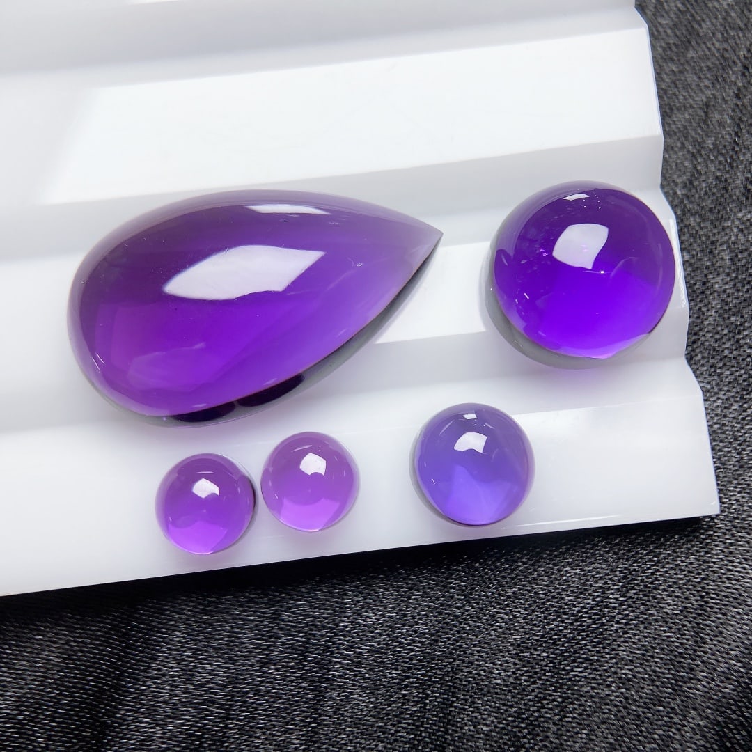 A Set of 68.7Ctw Natural Amethyst Looses: A Set of 68.7Ctw Natural Amethyst Looses,Size: 31.7mmx18.8mmx9.5mm 一套68.7Ctw天然紫水晶裸石