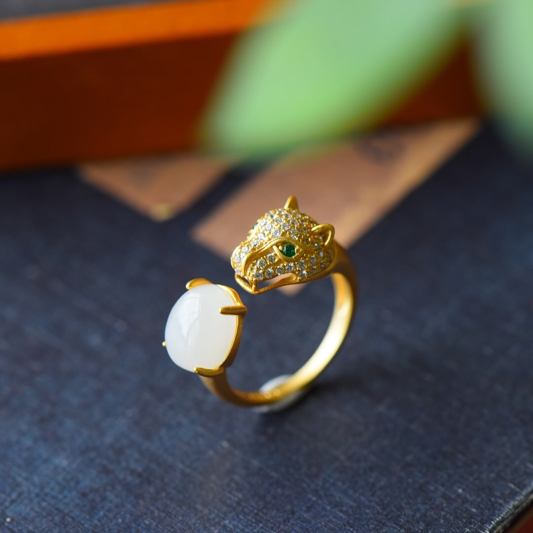 An Exquisite Sterling Silver-Gold Plated Inlaid White Jade Ring,Inlaid Diamond: An Exquisite Sterling Silver-Gold Plated Inlaid White Jade Ring,Inlaid Diamond,Size:7mmx21mm 纯银镀金镶白玉戒指,嵌钻石