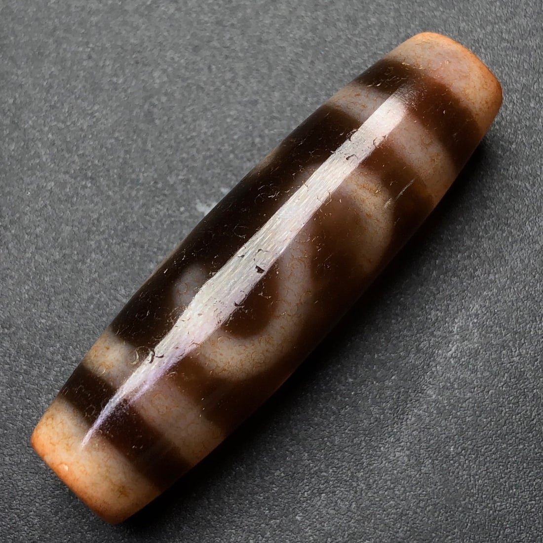 An Exquisite Dzi Bead Pendant: An Exquisite Dzi Bead Pendant,Size:42mmx12mm,Weight:10g 天珠挂件