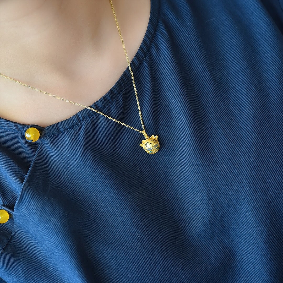 An Exquisite Sterling Silver-Gold Plated Inlaid White Jade Enamel Necklace: An Exquisite Sterling Silver-Gold Plated Inlaid White Jade Enamel Necklace,Size:10mmx10mm 纯银镀金镶白玉珐琅项链