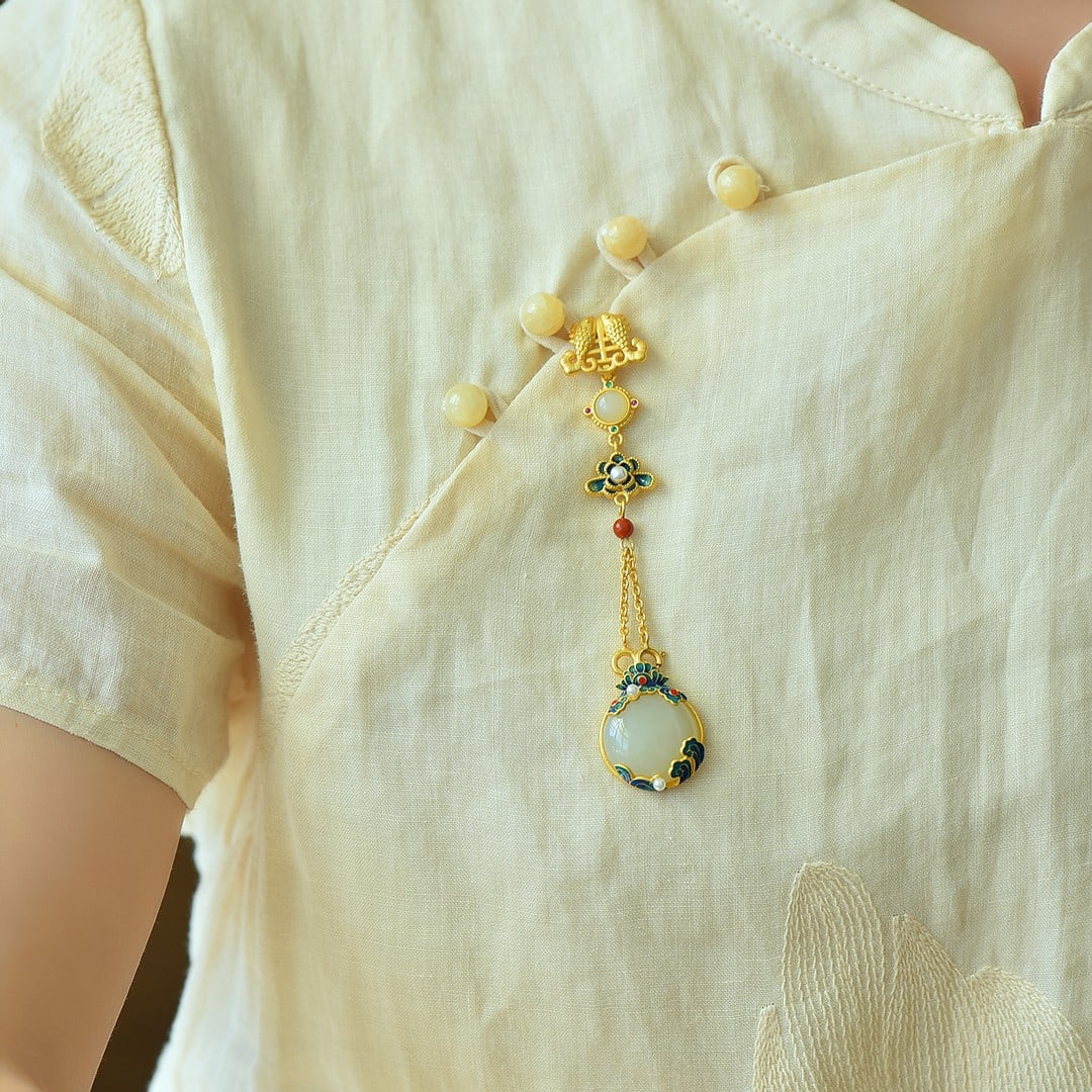 An Exquisite Sterling Silver-Gold Plated Inlaid White Jade Enamel Pendant: An Exquisite Sterling Silver-Gold Plated Inlaid White Jade Enamel Pendant 纯银镀金镶白玉珐琅吊坠