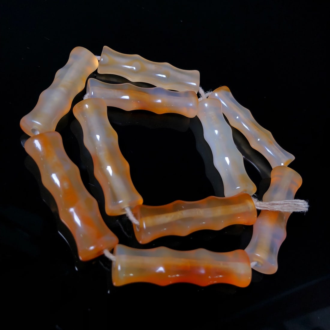 A Precious Agate Bracelets: A Precious Agate Bracelets,Size:40mmx9mmx6mm*10 玛瑙手串