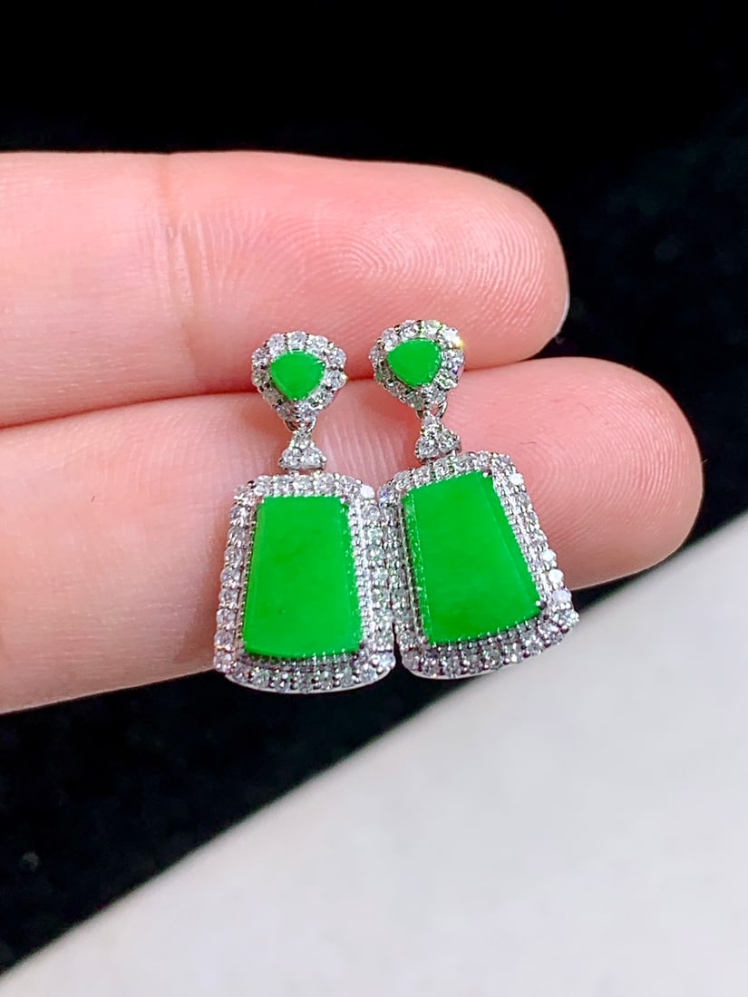 A Pair of Exquisite 18k Gold Diamond Inlaid Jadeite Earrings: A Pair of Exquisite 18k Gold Diamond Inlaid Jadeite Earrings,Size(Loose Stone):8mmx6mm 一对18k金钻镶嵌翡翠耳环