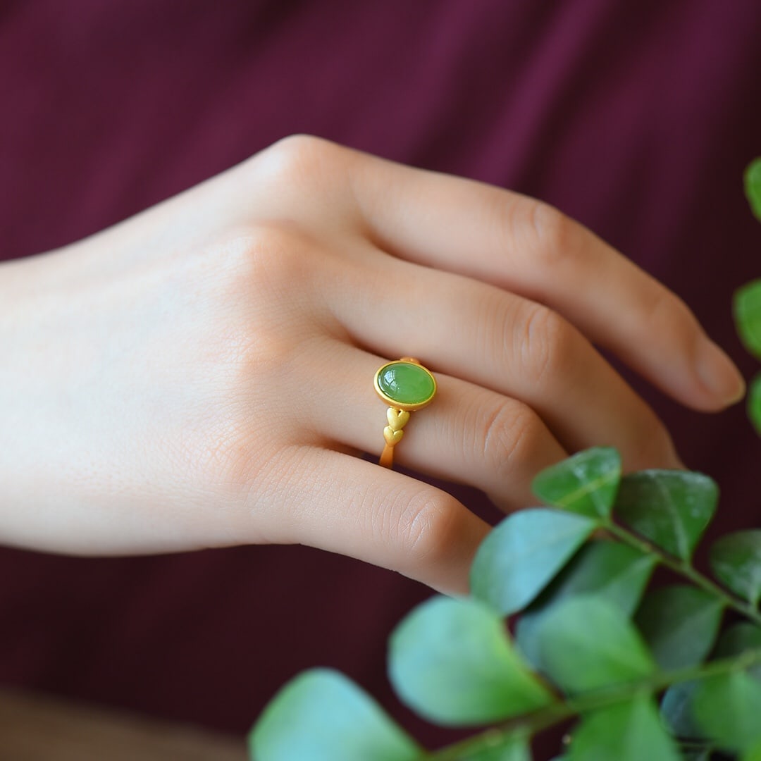 An Exquisite Sterling Silver-Gold Plated Inlaid Jasper Ring: An Exquisite Sterling Silver-Gold Plated Inlaid Jasper Ring,Size:7mmx9mm 纯银镀金镶碧玉戒指