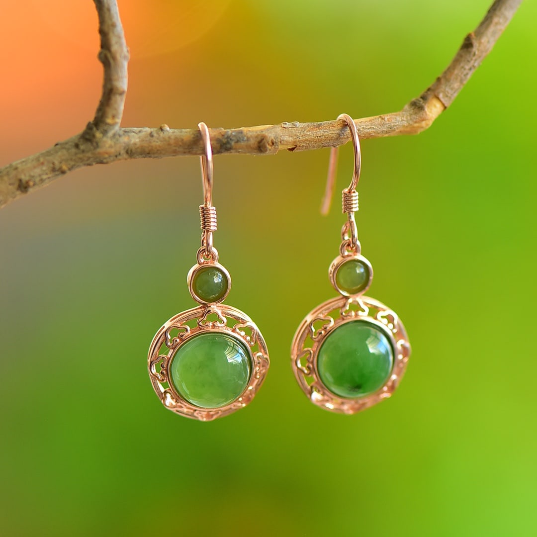 A Pair of Exquisite Sterling Silver-Gold Plated Inlaid Jasper Earrings: A Pair of Exquisite Sterling Silver-Gold Plated Inlaid Jasper Earrings 一对纯银镀金镶碧玉耳环