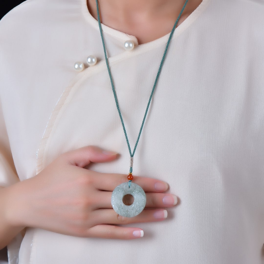 An Exquisite Jadeite Wealth-Attracting Creature Pattern Pendant: An Exquisite Jadeite Wealth-Attracting Creature Pattern Pendant,Size:37mmx37mm 翡翠貔貅纹挂件
