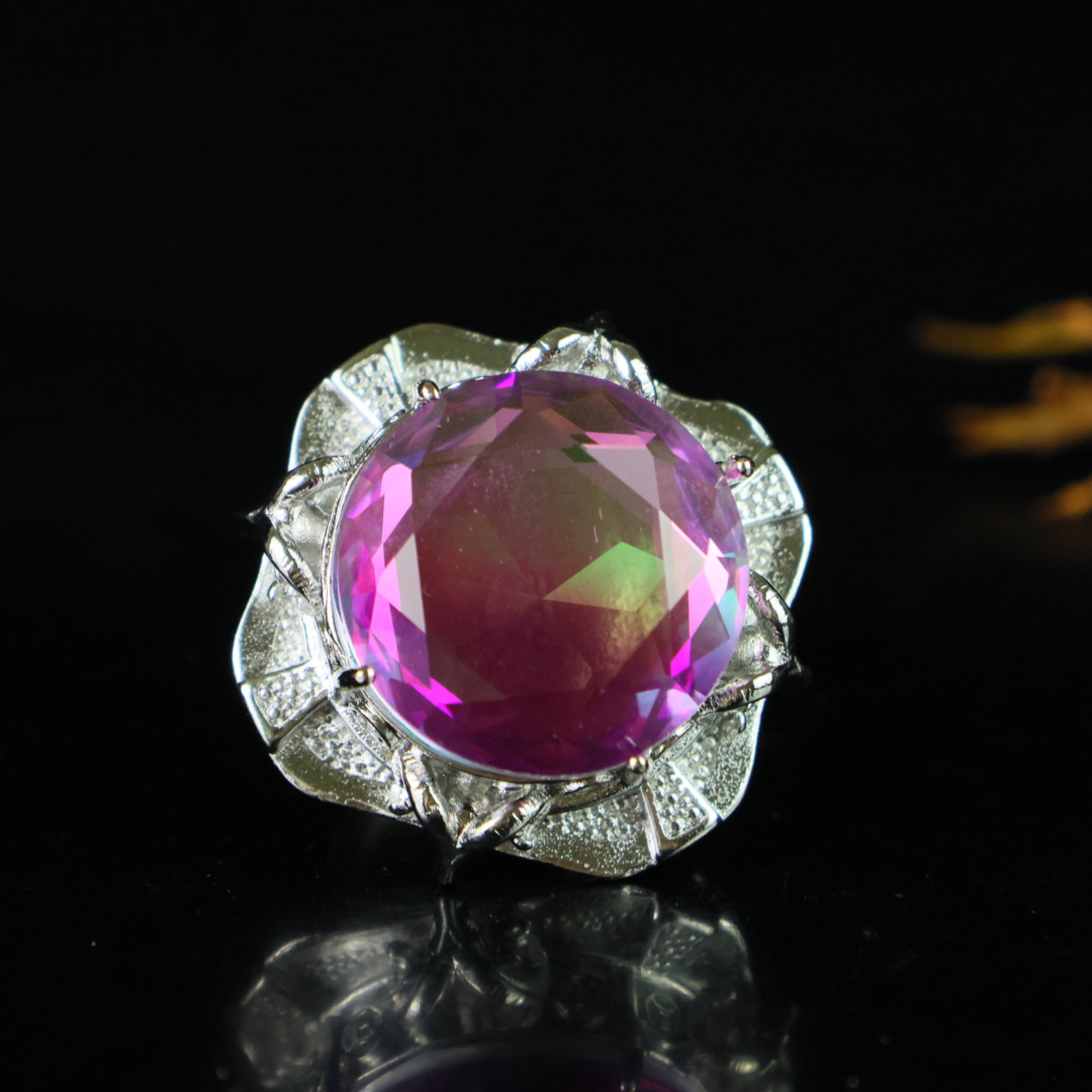 An Exquisite Ring: An Exquisite Ring,Size:25mmx16mm 一个精美的戒指