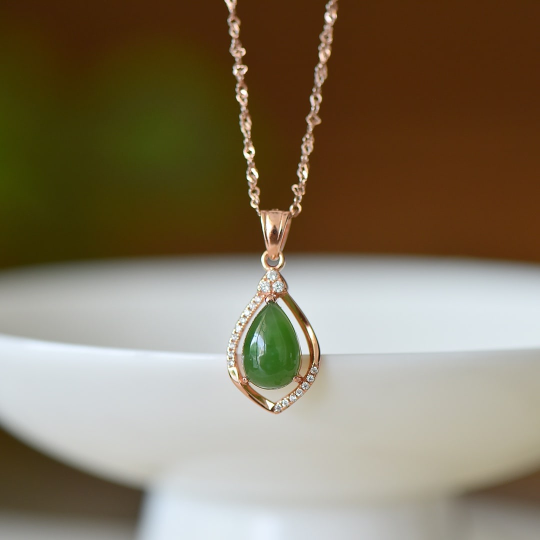 An Exquisite Sterling Silver-Gold Plated Inlaid Jasper Pendant,Inlaid Diamond: An Exquisite Sterling Silver-Gold Plated Inlaid Jasper Pendant,Inlaid Diamond,Size:8mmx12mm 纯银镀金镶碧玉项链,嵌钻石