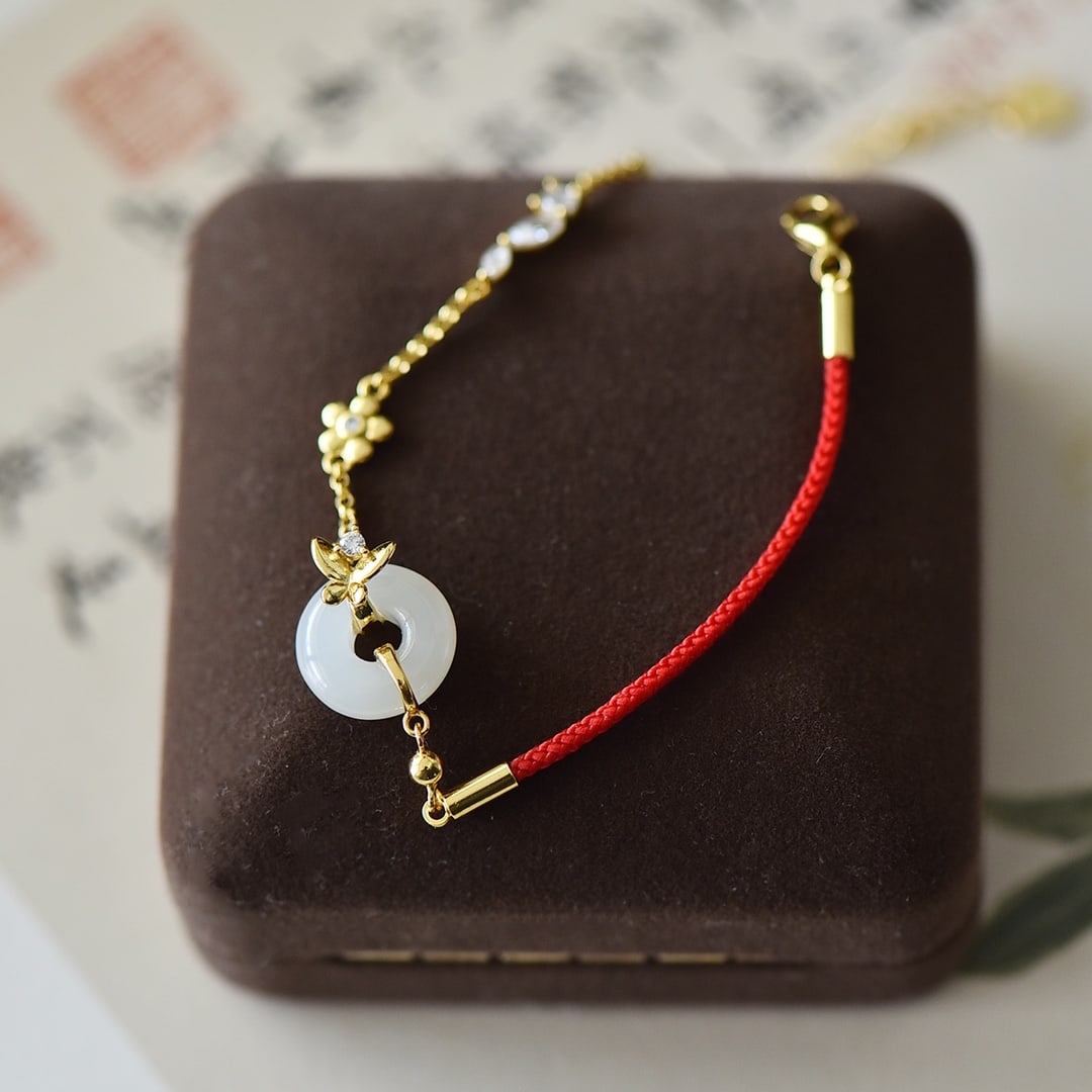 An Exquisite Sterling Silver-Gold Plated Inlaid White Jade Bracelet: An Exquisite Sterling Silver-Gold Plated Inlaid White Jade Bracelet,Size:13mmx13mm 纯银镀金镶白玉手链