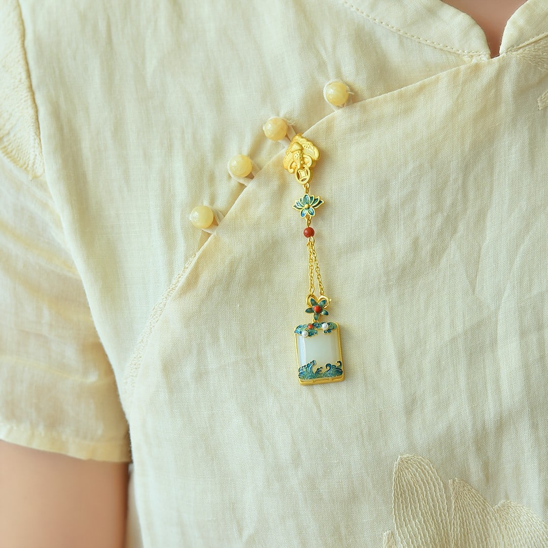 An Exquisite Sterling Silver-Gold Plated Inlaid White Jade Enamel Pendant: An Exquisite Sterling Silver-Gold Plated Inlaid White Jade Enamel Pendant 纯银镀金镶白玉珐琅吊坠