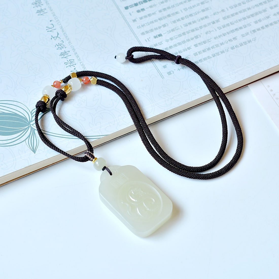 An Exquisite White Jade Snake Pattern Pendant - 4