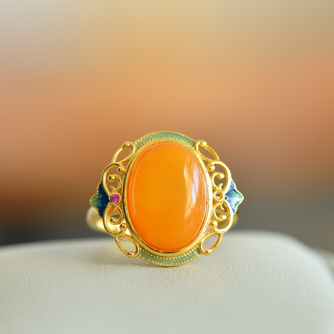 An Exquisite Sterling Silver-Gold Plated Inlaid Beeswax Enamel Ring: An Exquisite Sterling Silver-Gold Plated Inlaid Beeswax Enamel Ring,Size:10mmx14mm 纯银镀金镶蜜蜡珐琅戒指