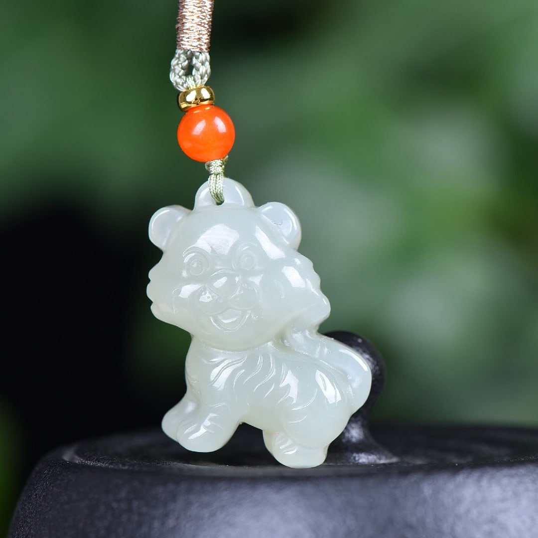 An Exquisite White Jade Tiger Pendant: An Exquisite White Jade Tiger Pendant,Size:32mmx25mm 白玉虎挂件
