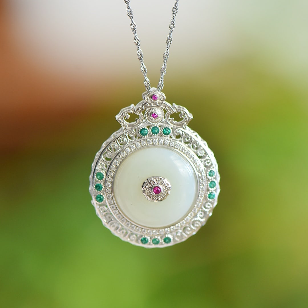 An Exquisite Sterling Silver Inlaid White Jade Pendant: An Exquisite Sterling Silver Inlaid White Jade Pendant,Size:18mmx18mm 纯银镶白玉吊坠