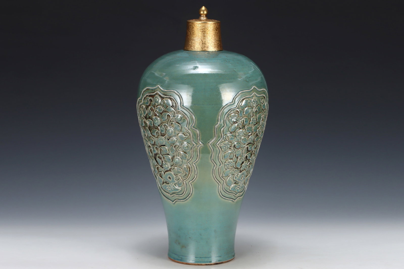 A Huge Green Glazed Flower Pattern Bottle - 4
