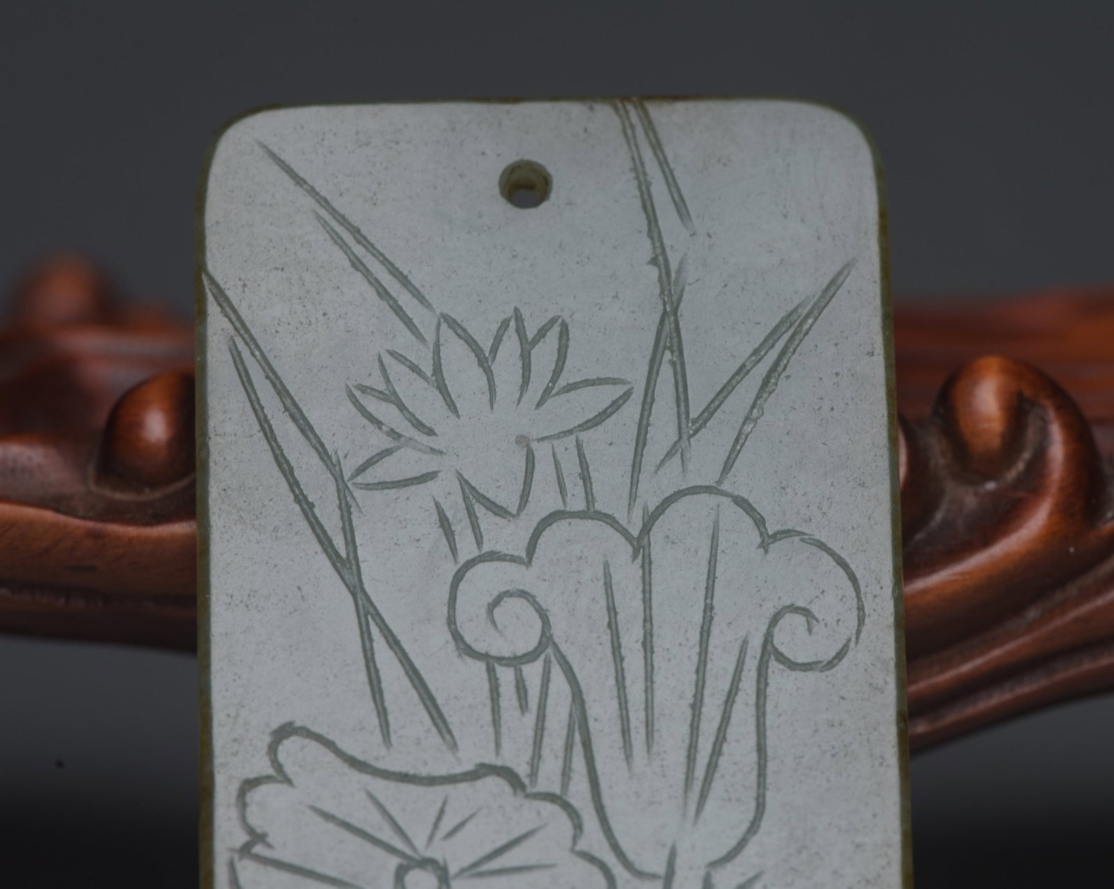 An Exquisite Jadeite Flower Pattern Pendant - 6