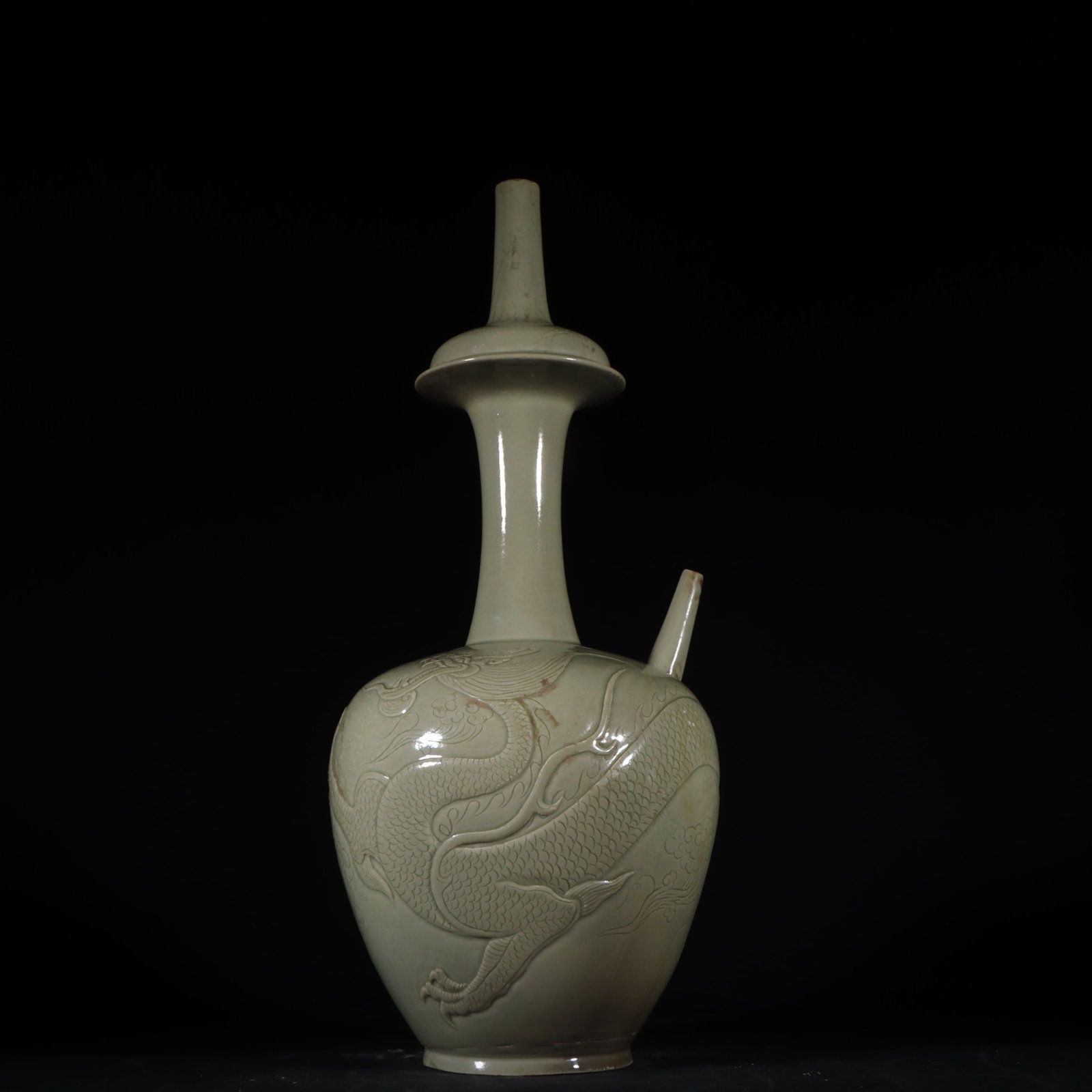 A Rare Yue yao Auspicious Cloud and Dragon Pattern Bottle: A Rare Yue yao Auspicious Cloud and Dragon Pattern Bottle,Tang Dynasty,China,Size:14.2inx6.3in 越窑祥云龙纹盖瓶,中国唐代