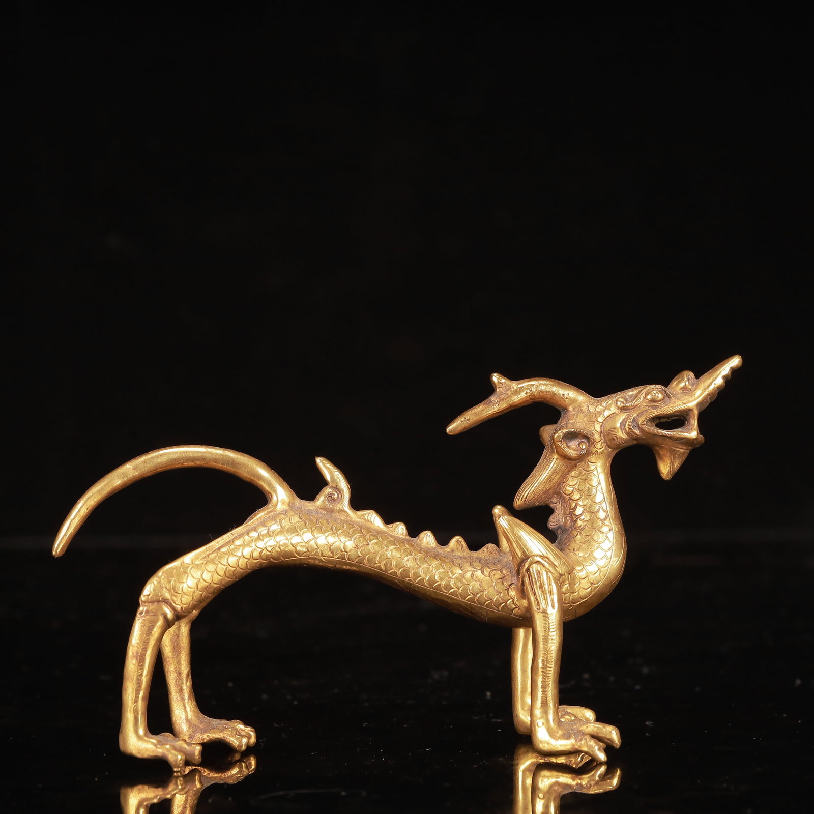 An Exquisite Gilt Bronze Dragon Ornament: An Exquisite Gilt Bronze Dragon Ornament,Qing Dynasty, China,Size:6.7inx2inx3.5in,Weight:300g 铜鎏金龙摆件,中国清代