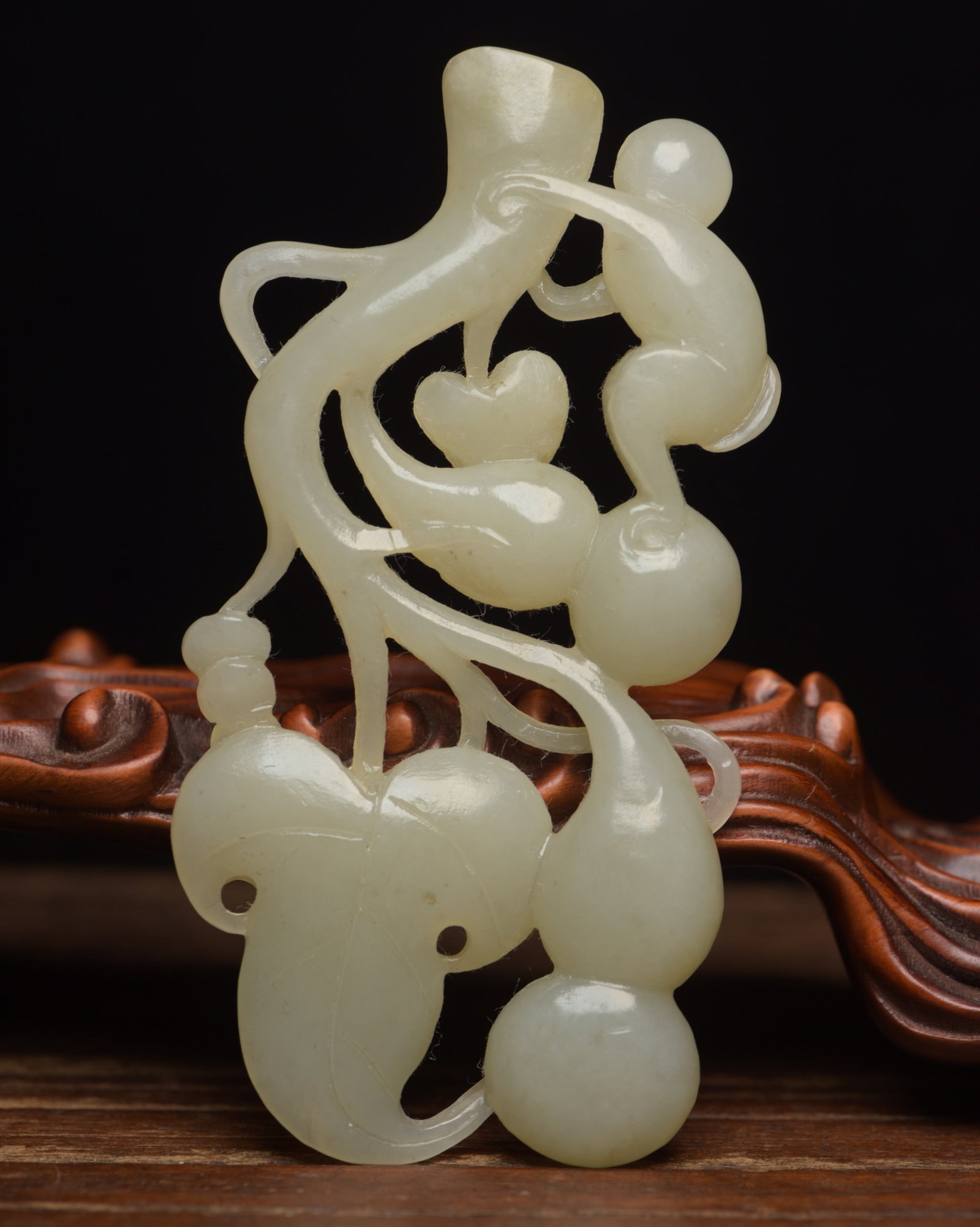 An Exquisite White Jade Monkey Pendant - 2