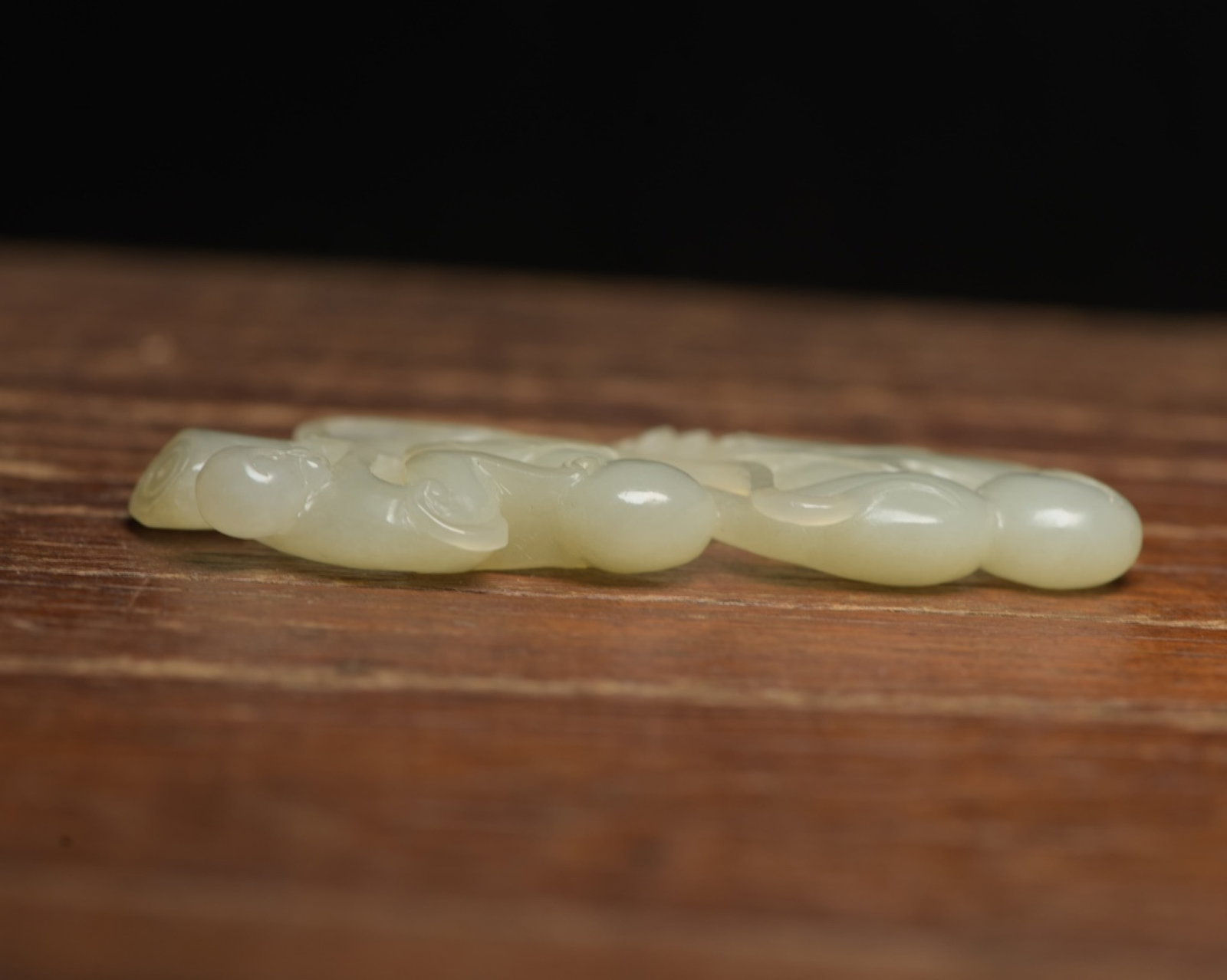An Exquisite White Jade Monkey Pendant - 4