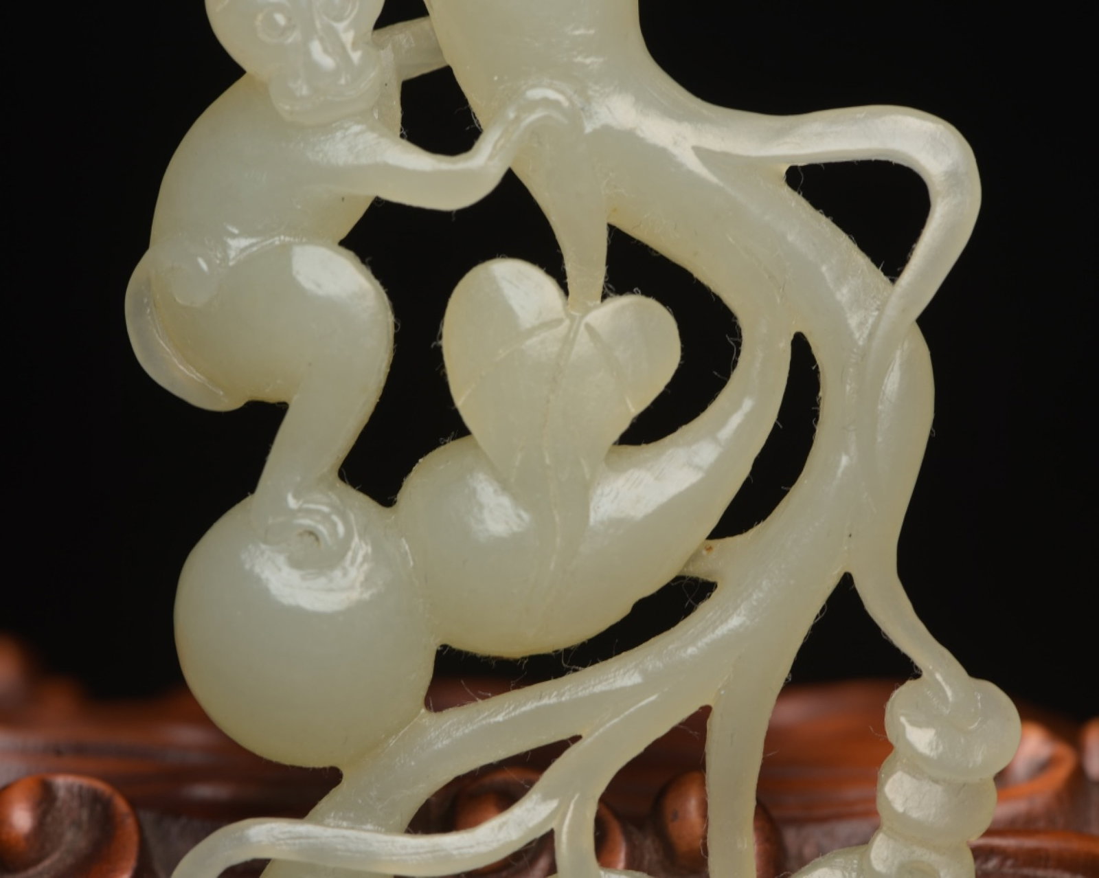 An Exquisite White Jade Monkey Pendant - 6