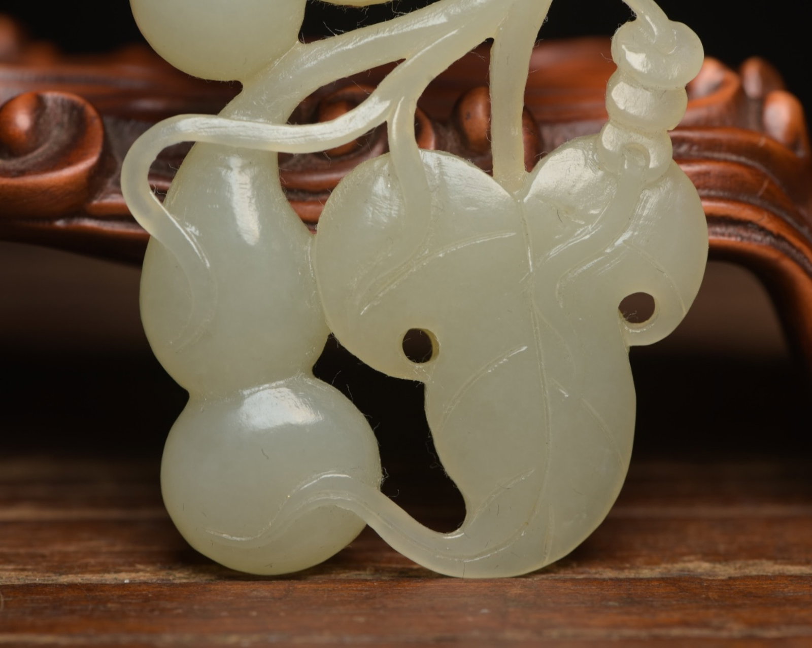 An Exquisite White Jade Monkey Pendant - 7