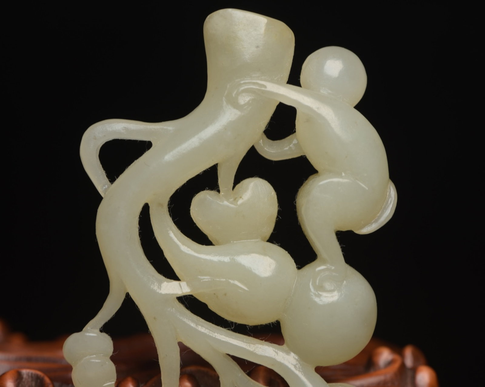 An Exquisite White Jade Monkey Pendant - 8