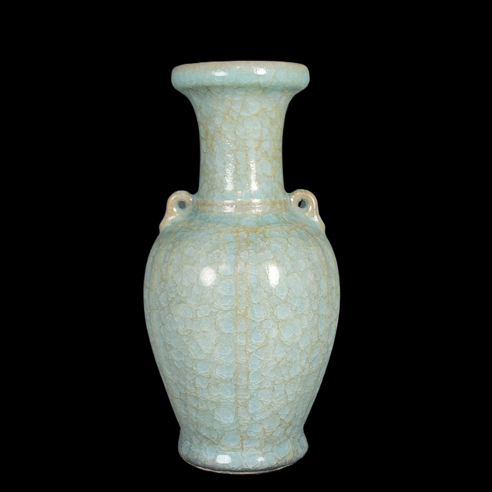 An Exquisite Guan yao Vase: An Exquisite Guan yao Vase,Song Dynasty,China,Size:9.3inx4.6in 官窑瓶,中国宋代