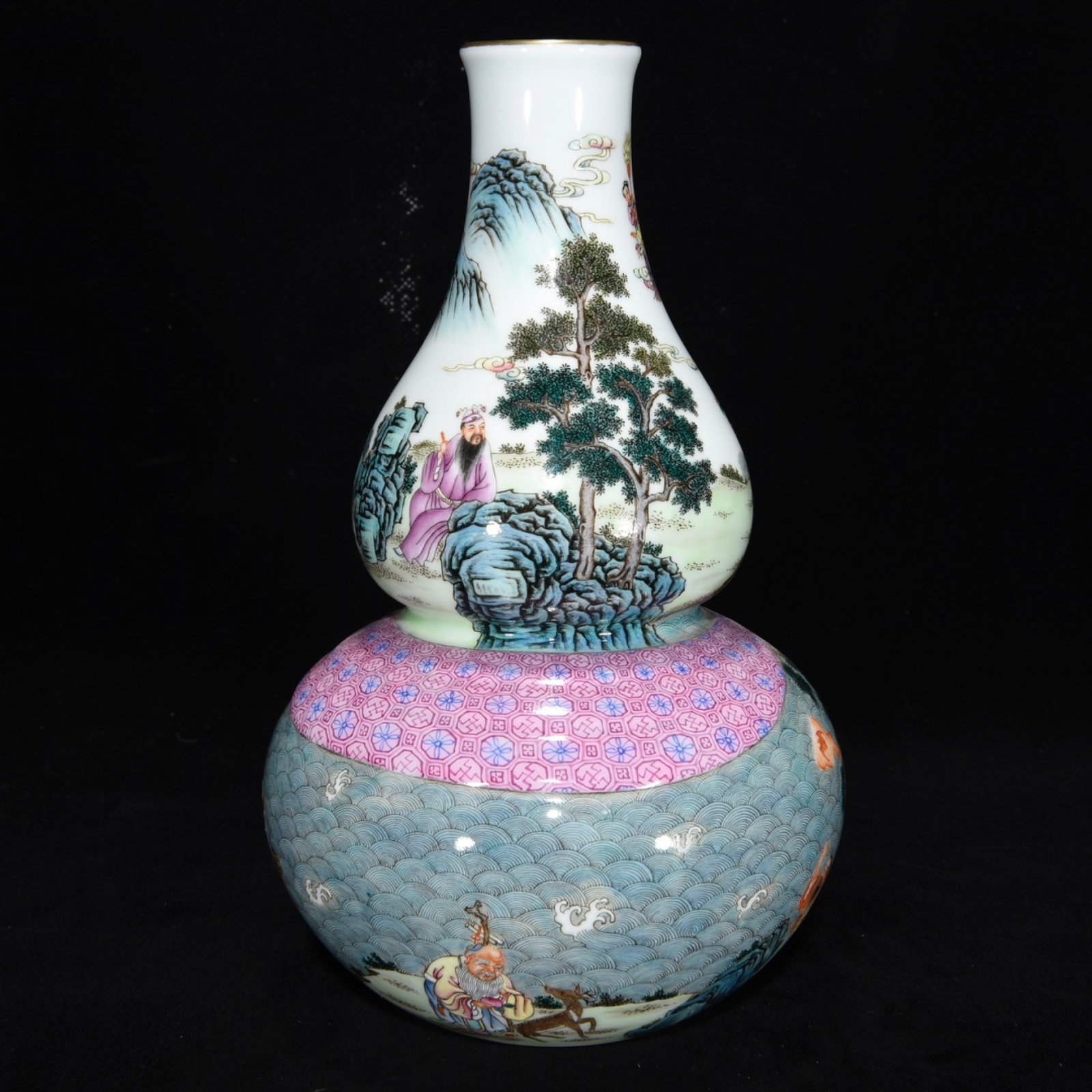 An Exquisite Famille-Rose Figure and Story Pattern Gourd-Shaped Vase: An Exquisite Famille-Rose Figure and Story Pattern Gourd-Shaped Vase,Qing Dynasty,China,Qianlong Six-Character Mark,Size:9.3inx5.9in 粉彩人物故事纹葫