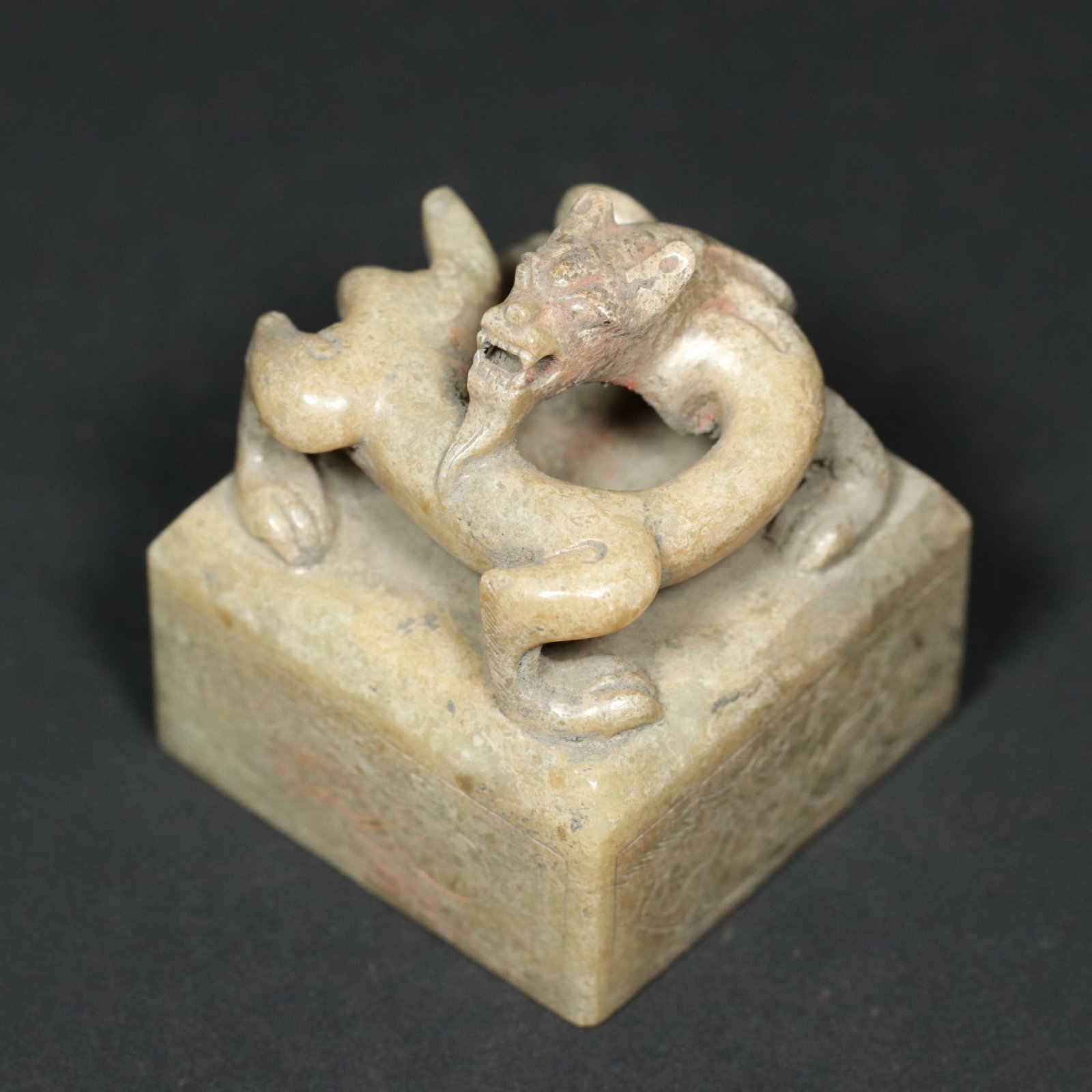An Exquisite Archaic Jade Dragon Seal: An Exquisite Archaic Jade Dragon Seal,Han Dynasty,China,Size:2.4inx2inx2in,Weight:264.2g 高古玉龙印章,中国汉代