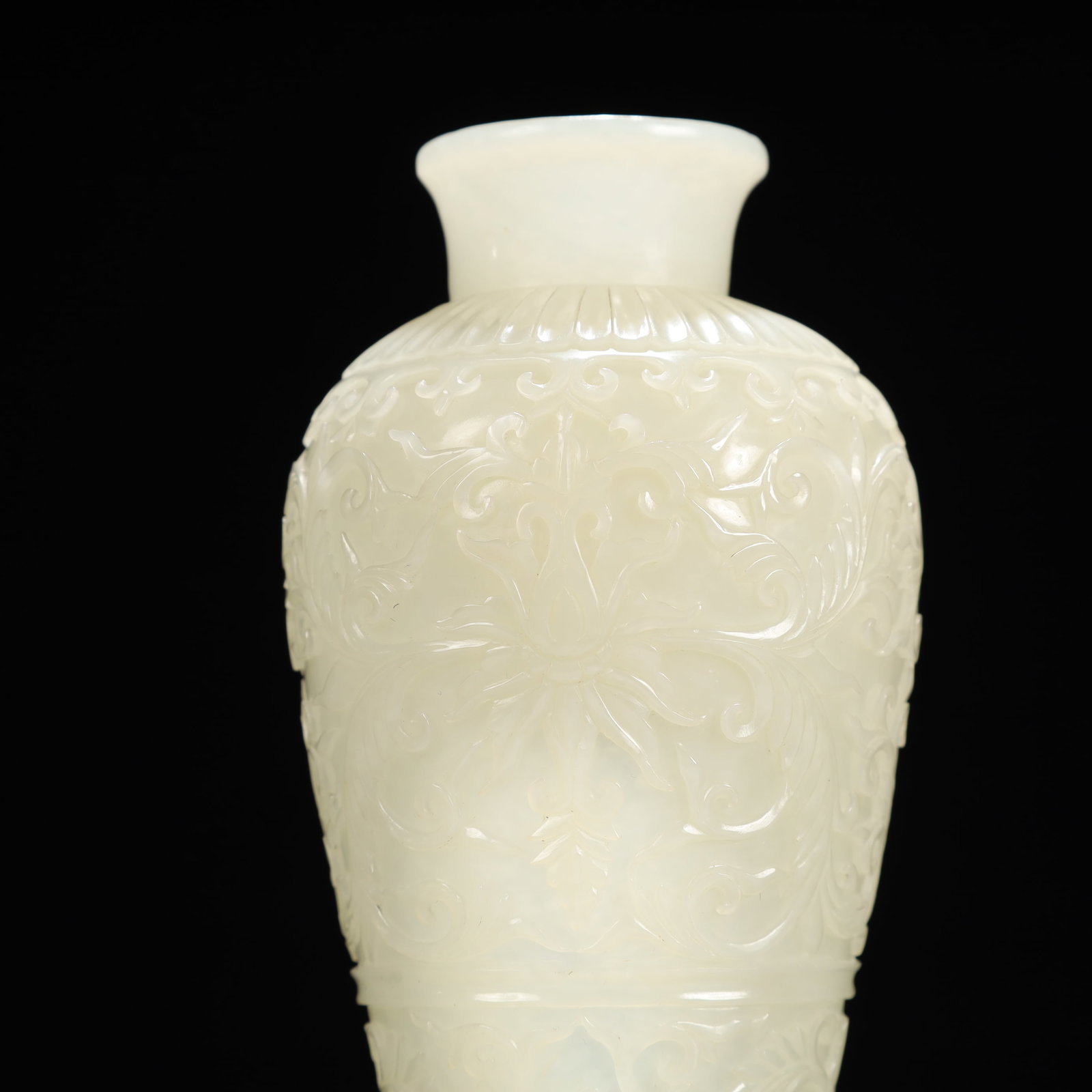 An Exquisite White Jade Flower Pattern Vase - 2