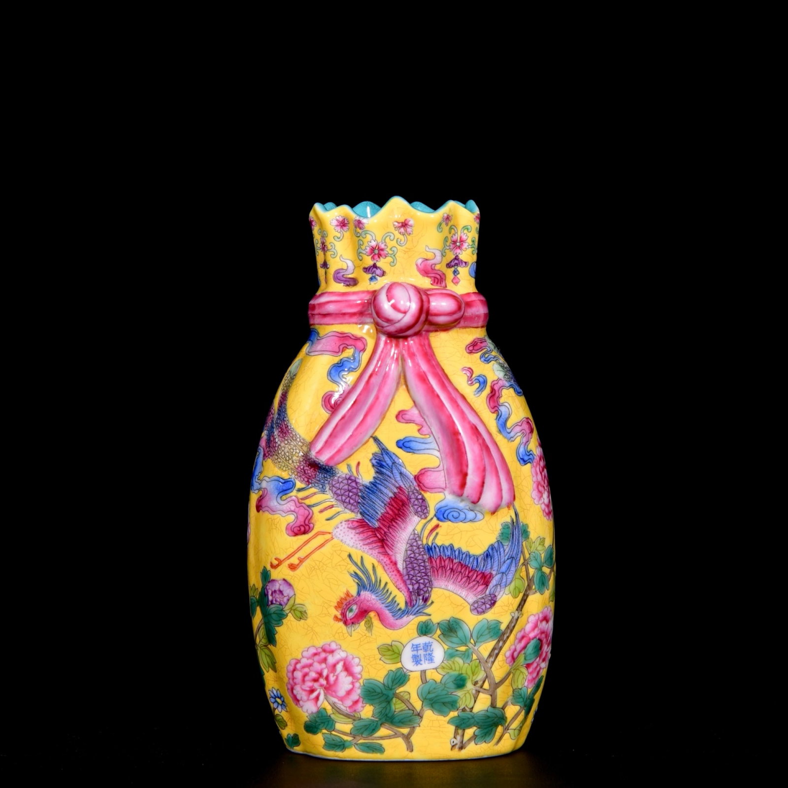 An Exquisite Enamel Flower and Phoenix Pattern Vase: An Exquisite Enamel Flower and Phoenix Pattern Vase,Qing Dynasty,China,Qianlong Four-Character Mark,Size:7.1inx3.9in 珐琅彩花卉凤纹瓶,中国&#