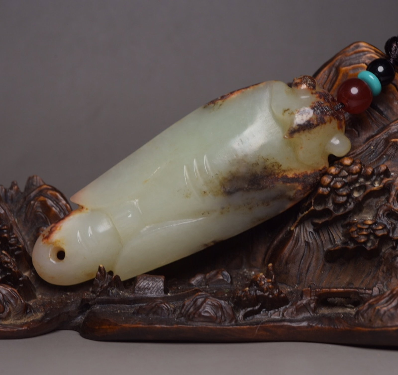 An Exquisite White Jade Bird Pendant: An Exquisite White Jade Bird Pendant,Qing Dynasty,China,Size:3.7inx1.4inx0.9in,Weight:102g 白玉鸟挂件,中国清代