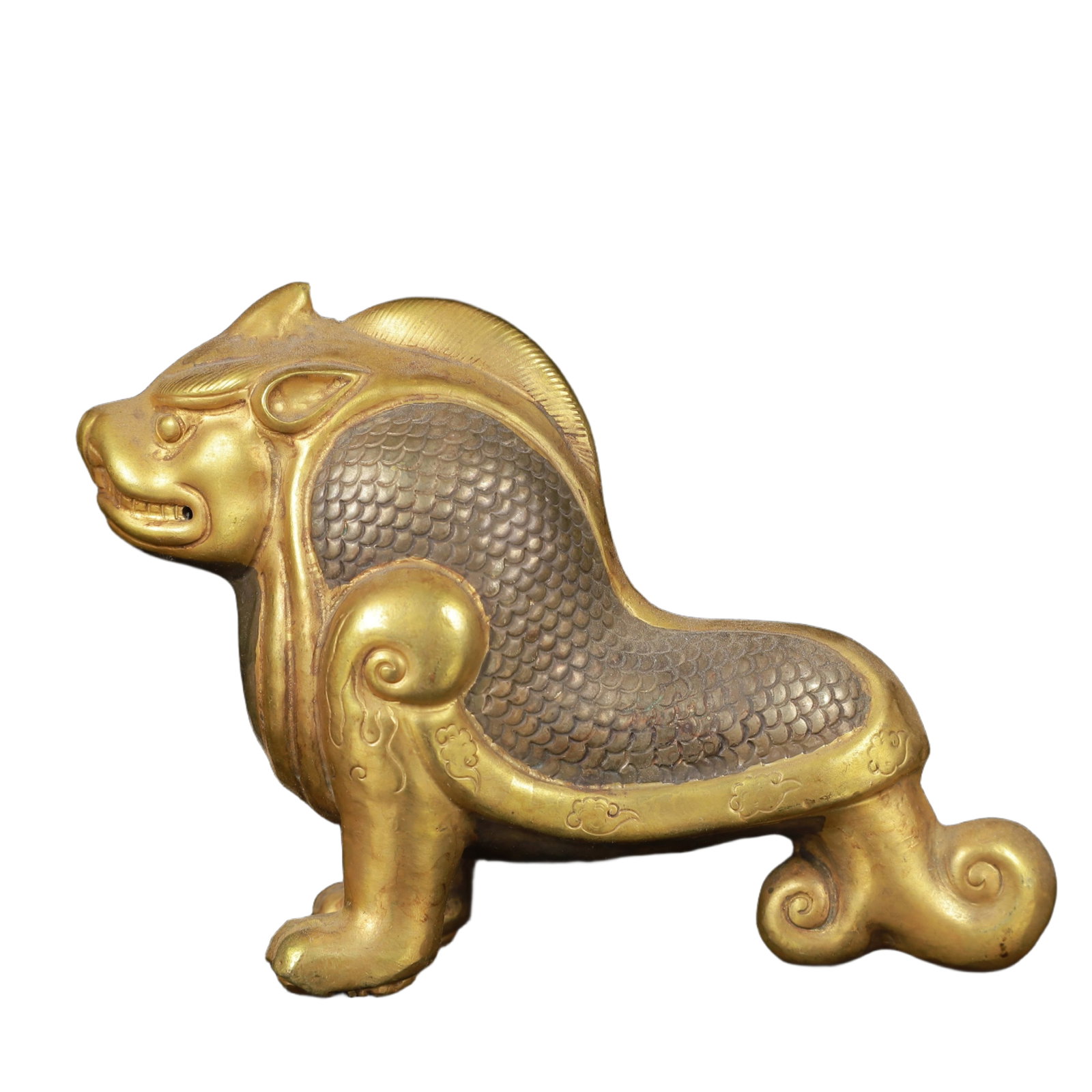 An Exquisite Gilt Silver Auspicious Beast Ornament: An Exquisite Gilt Silver Auspicious Beast Ornament,Qing Dynasty,China,Size:5.5inx2inx3.9in,Weight:350g 银鎏金瑞兽摆件,中国清代