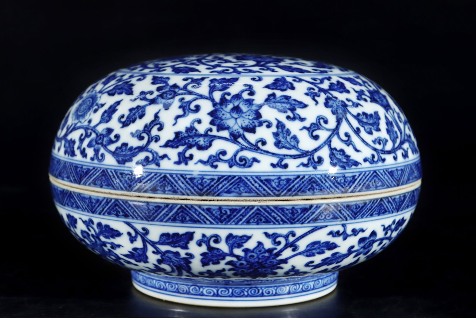 An Exquisite Blue and White Lotus Pattern Box: An Exquisite Blue and White Lotus Pattern Box,Qing Dynasty,China,Qianlong Six-character Mark,Size:5.1inx8.2in 青花缠枝莲纹盒,中国清代,