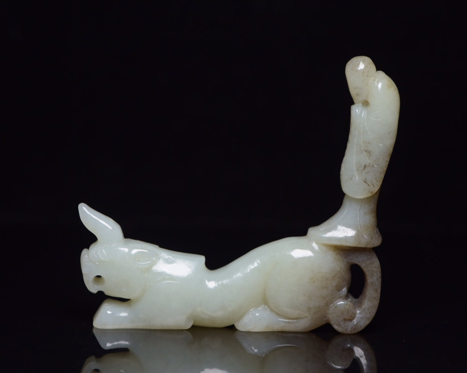 An Exquisite White Jade Figure Incense holder: An Exquisite White Jade Figure Incense holder,Qing Dynasty,China,Size:3.5inx3inx0.6in,Weight:76g 白玉人物香插,中国清代