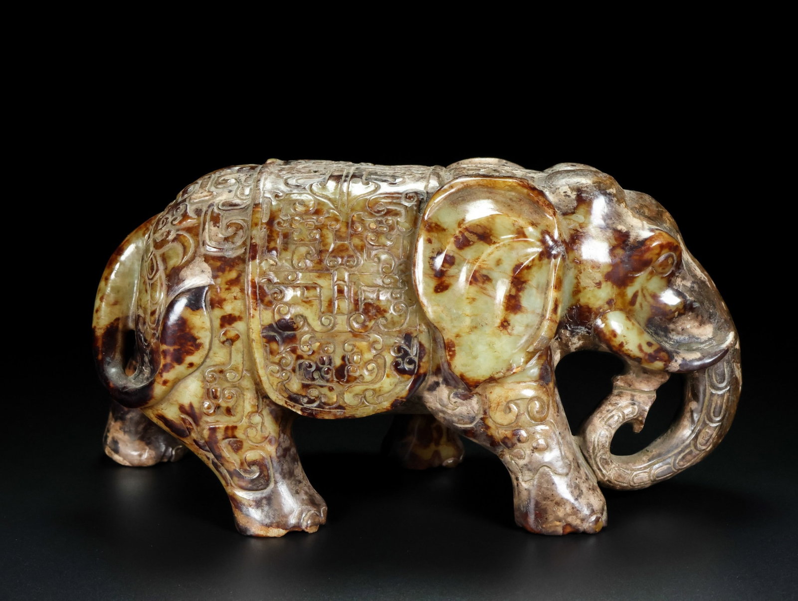 An Exquisite Archaic Jade Chi-Dragon Pattern Elephant Ornament: An Exquisite Archaic Jade Chi-Dragon Pattern Elephant Ornament,Ancient Time,China,Size:9.1inx8.7inx4.3in,Weight:3369g 高古玉螭龙纹象摆件,中&