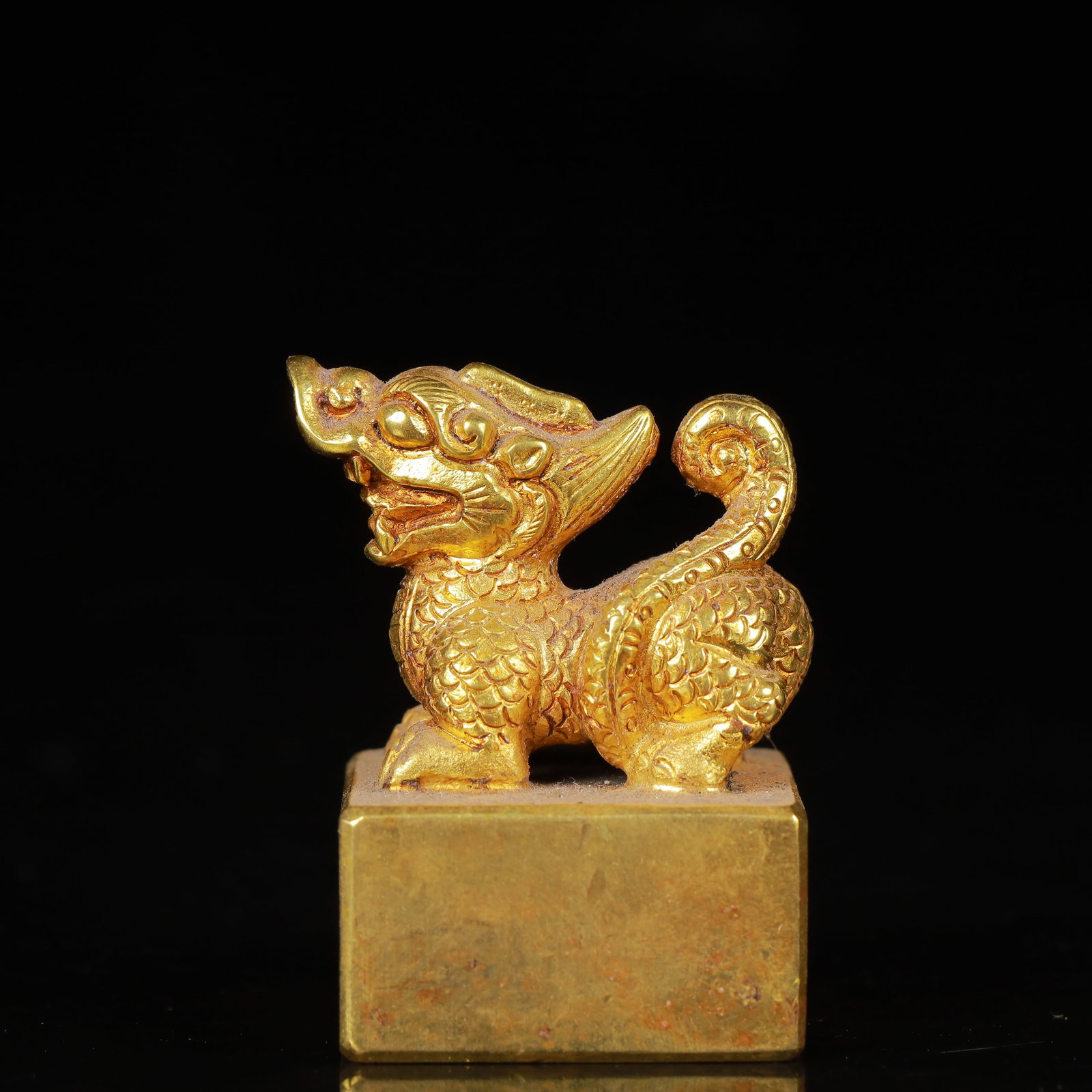 An Exquisite Gilt Bronze Auspicious Beast Seal: An Exquisite Gilt Bronze Auspicious Beast Seal,Qing Dynasty,China,Size:1.2inx1.8in,Weight:167g 铜鎏金瑞兽印章,中国清代