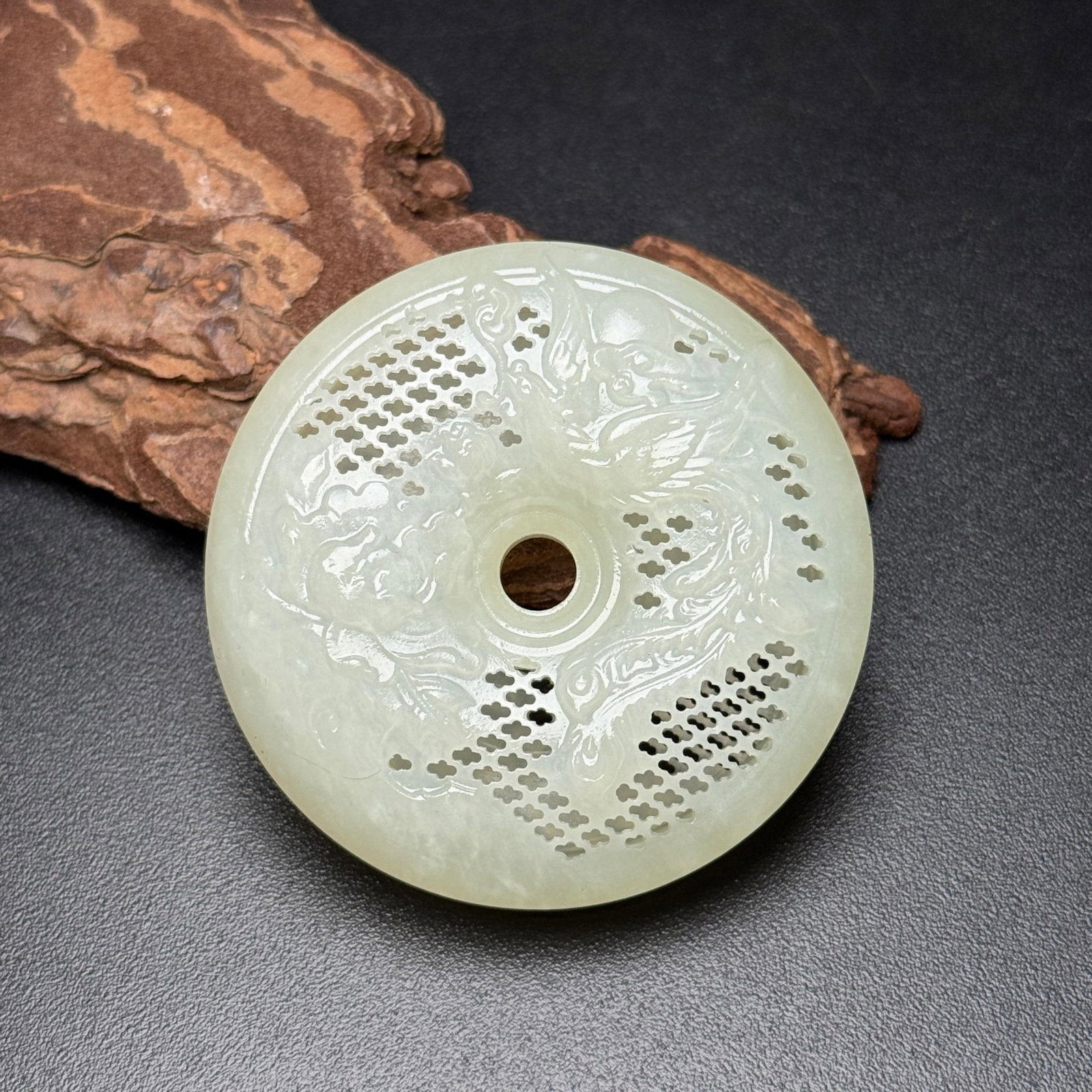 An Exquisite White Jade Dragon Pattern Pendant - 2