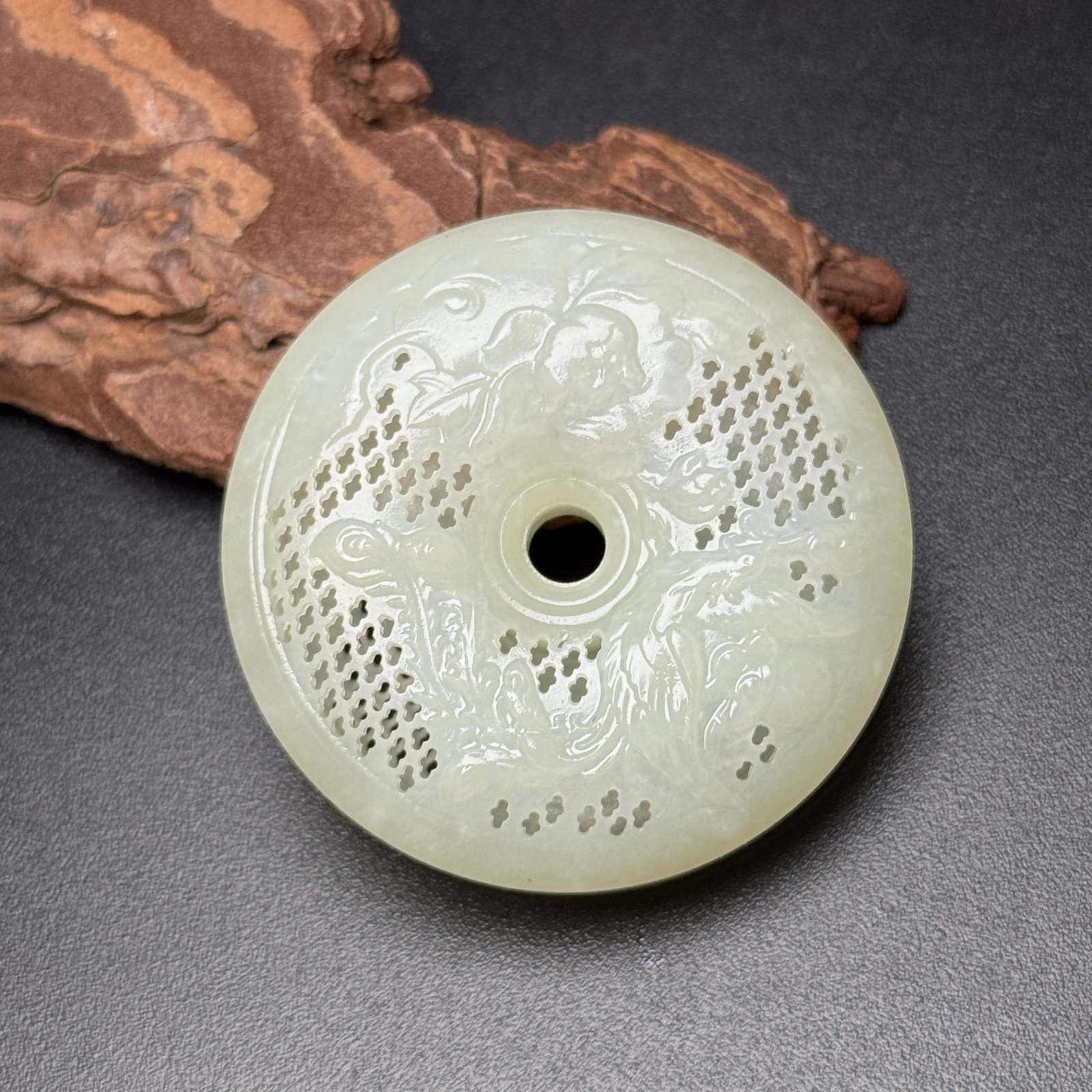 An Exquisite White Jade Dragon Pattern Pendant - 3